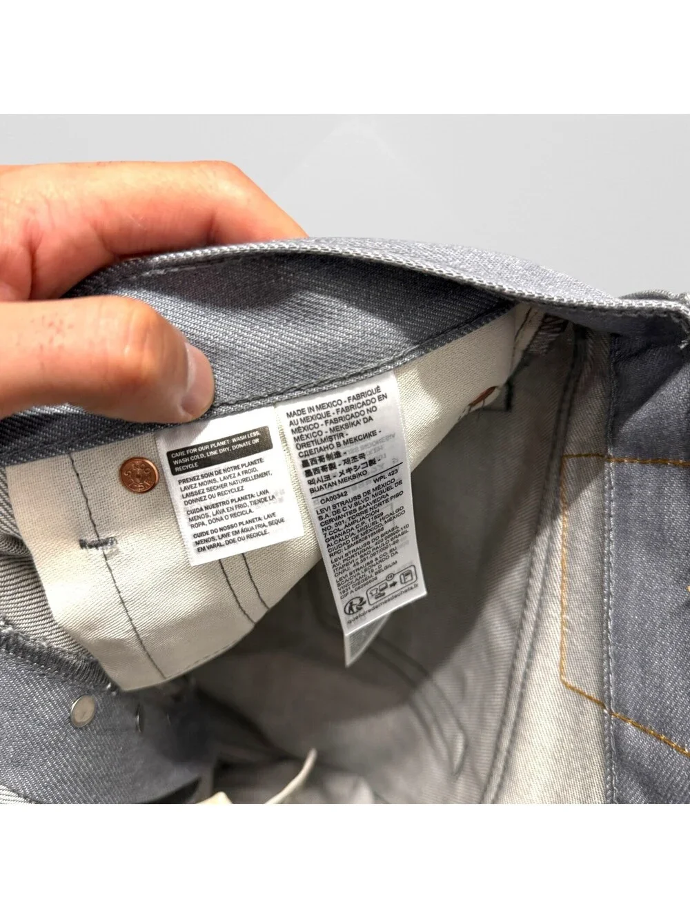 Levis 501 Shrink To Fit Button Fly Jeans Color Silver Gray Rigid 32 x 30 NWOT